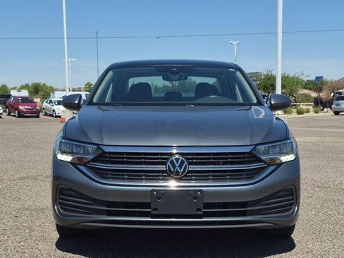Used 2024 Volkswagen Jetta SE FWD image 2