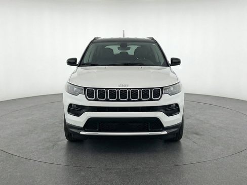 Used 2025 Jeep Compass Limited AWD/4WD image 2