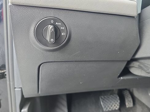 Used 2024 Volkswagen Taos SE image 14