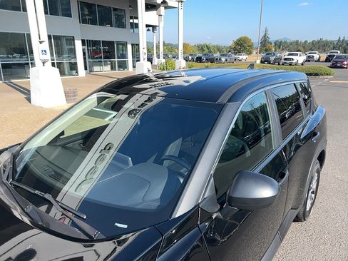 Used 2024 Nissan Rogue S AWD/4WD image 7