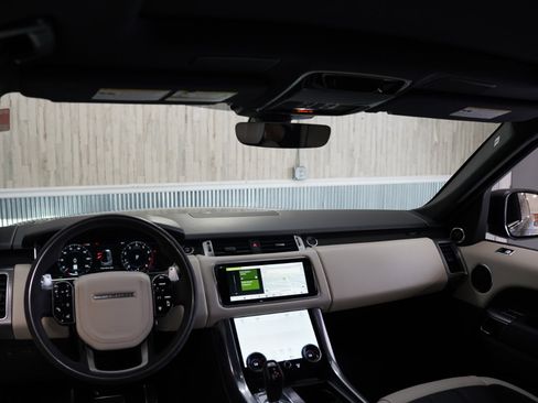 Used 2022 Land Rover Range Rover Sport HST image 11