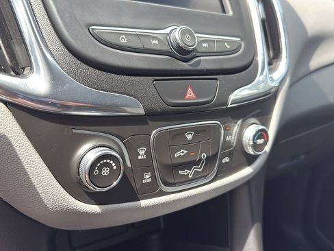 Used 2020 Chevrolet Equinox LT FWD image 18