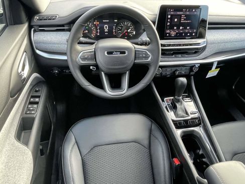 New 2026 Jeep Compass Latitude image 19