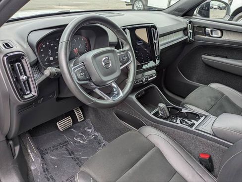 Used 2021 Volvo XC40 T5 R-Design w/ Advanced Package AWD/4WD image 10