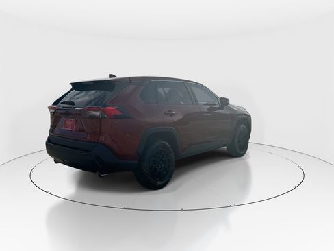 Used 2022 Toyota RAV4 LE image 8