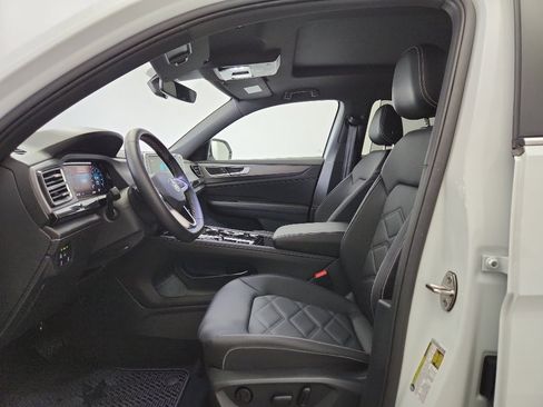 Certified 2025 Volkswagen Atlas Cross Sport SE image 6