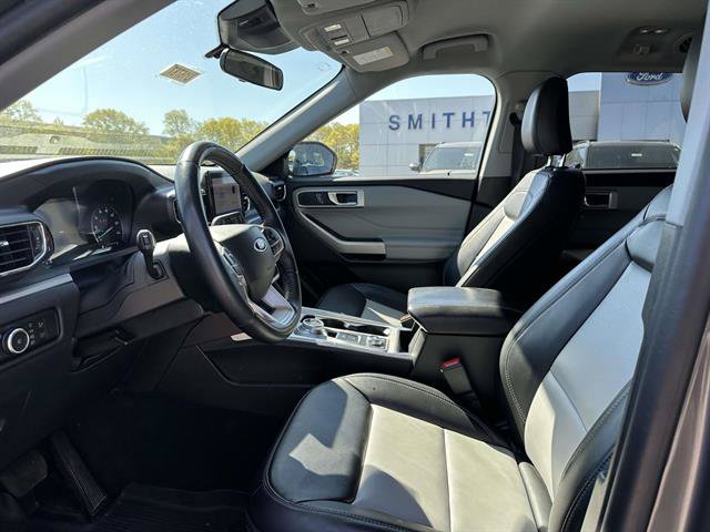 Used 2023 Ford Explorer XLT w/ Equipment Group 202A AWD/4WD image 13