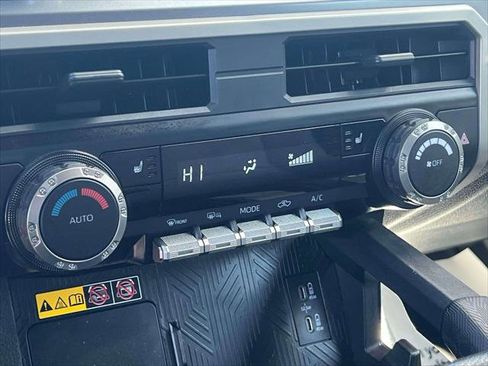 Certified 2025 Toyota Tacoma SR5 w/ SR5 Upgrade Package AWD/4WD image 32