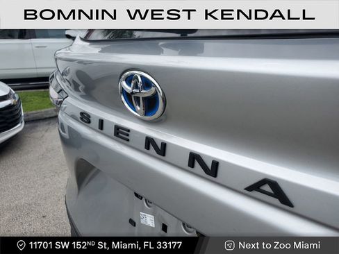 Used 2021 Toyota Sienna XLE image 11