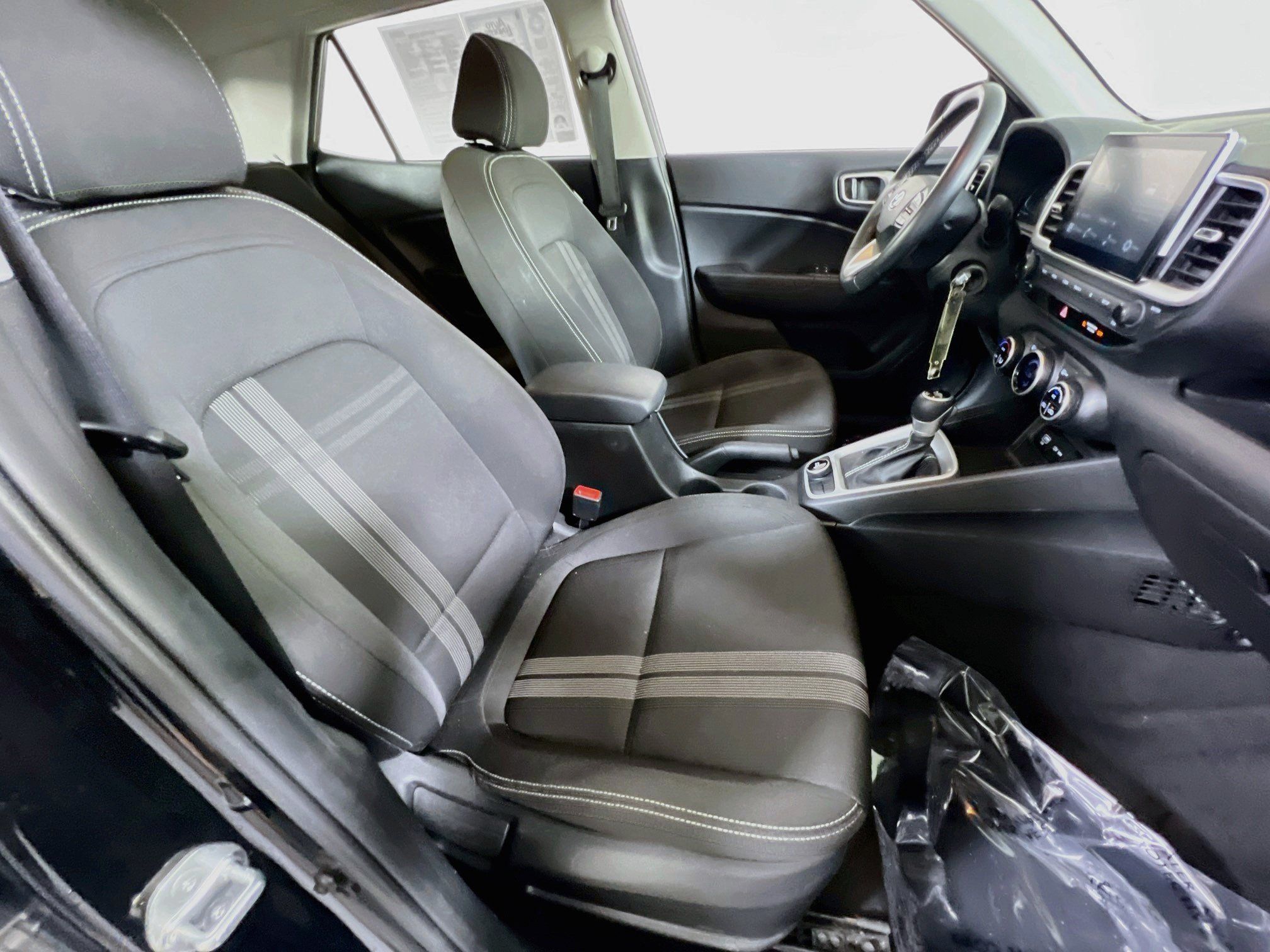 Used 2023 Hyundai Venue SEL FWD image 26