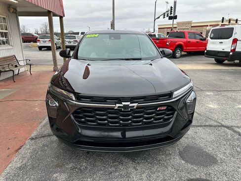 Used 2024 Chevrolet Trax RS image 2