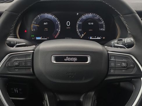 Used 2024 Jeep Grand Cherokee L Laredo image 25