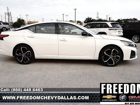Used 2024 Nissan Altima 2.5 SR FWD image 8