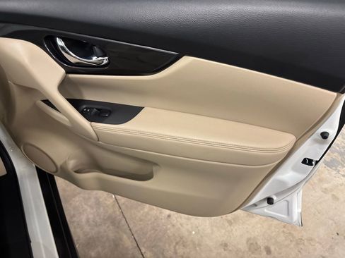 Used 2020 Nissan Rogue SV FWD image 22