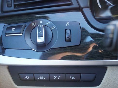 Used 2016 BMW 550i xDrive Sedan image 19