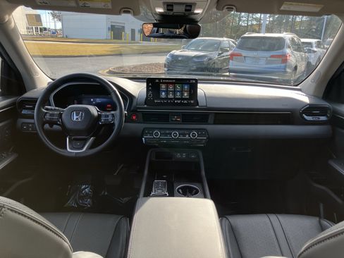 Used 2025 Honda Pilot Elite image 35