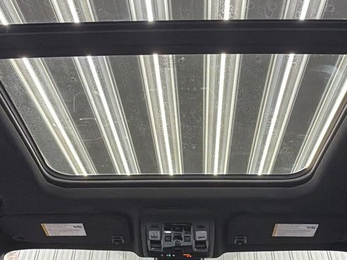 Used 2026 GMC Yukon Denali w/ Sun & Power Step Package image 32