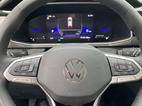 New 2026 Volkswagen Taos SE image 14