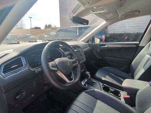 Used 2024 Volkswagen Tiguan SE image 15