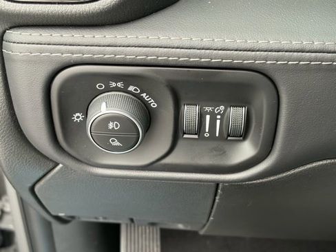 New 2026 RAM 3500 Limited AWD/4WD image 28
