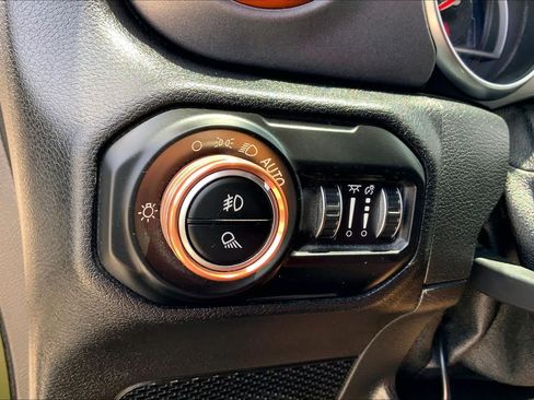 Used 2021 Jeep Gladiator Mojave AWD/4WD image 34