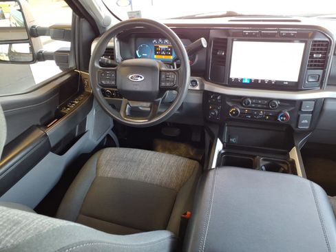 Used 2023 Ford F250 XLT w/ XLT Premium Package AWD/4WD image 4