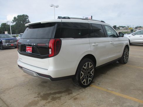 New 2026 Ford Expedition Platinum w/ Platinum Ultimate Package AWD/4WD image 11