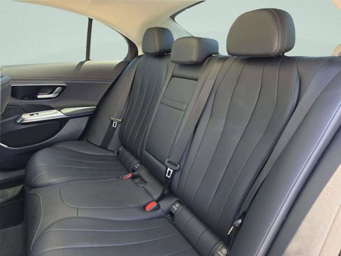 Used 2025 Mercedes-Benz E 350 4MATIC Sedan image 13