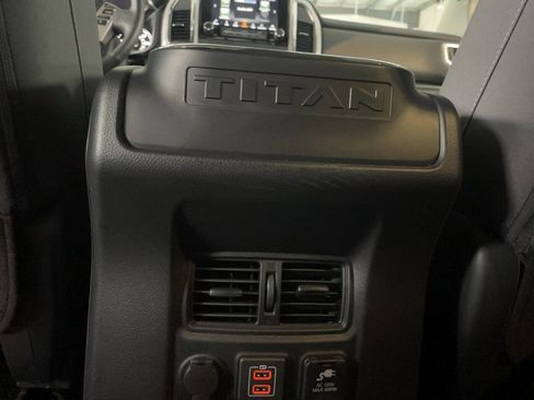 Used 2021 Nissan Titan SV w/ SV Convenience Package image 7