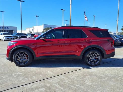 Used 2025 Ford Explorer ST image 3