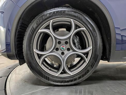 Used 2018 Alfa Romeo Stelvio Sport w/ Quick Order Package 22J Sport AWD/4WD image 12