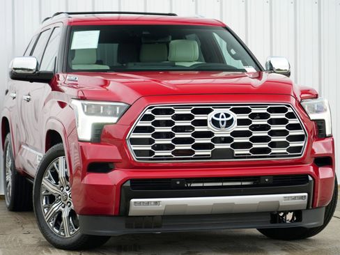 Used 2024 Toyota Sequoia Capstone image 4