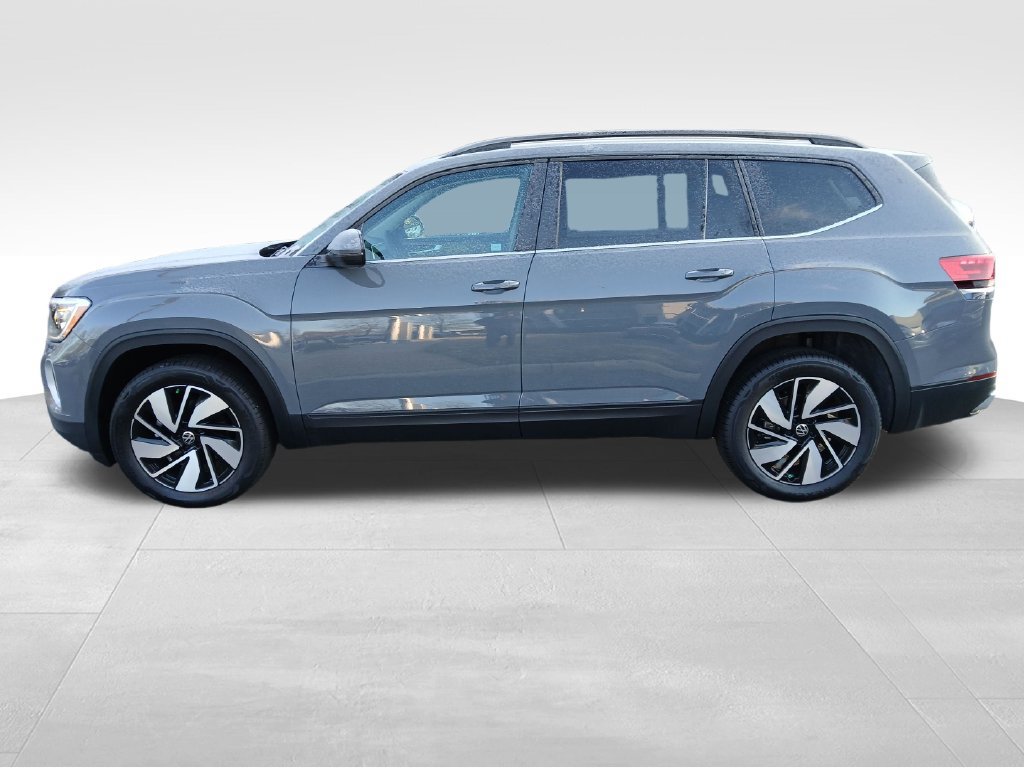New 2025 Volkswagen Atlas SE FWD image 2