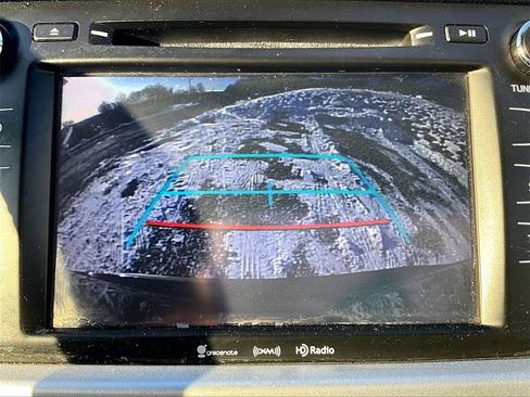 Used 2019 Toyota Highlander LE image 18