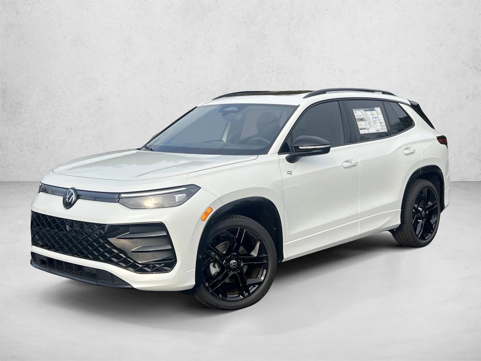 New 2026 Volkswagen Tiguan SE R-Line FWD image 1