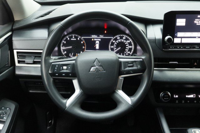 Used 2023 Mitsubishi Outlander ES FWD image 25
