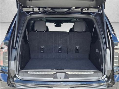 Used 2025 Chevrolet Suburban Z71 w/ Comfort Package image 6