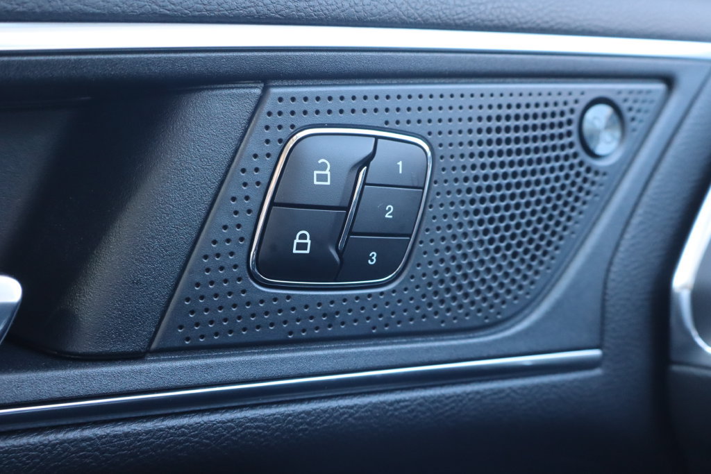Used 2023 Ford Edge Titanium AWD/4WD image 18