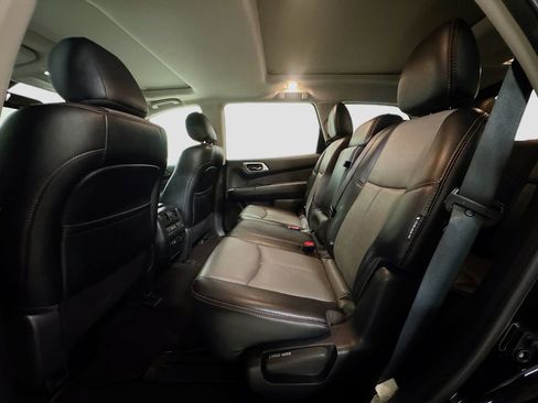 Used 2020 Nissan Pathfinder SL image 32