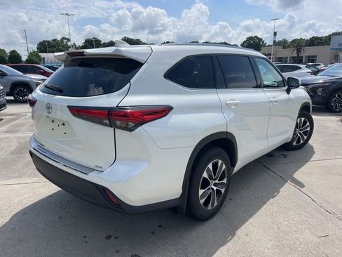Used 2021 Toyota Highlander XLE FWD image 9