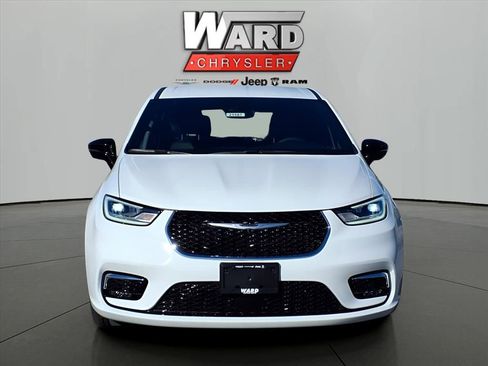 New 2025 Chrysler Pacifica Select FWD image 17