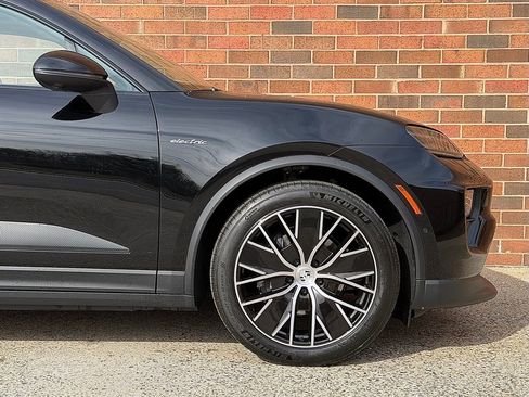 New 2026 Porsche Macan 4 Electric image 11