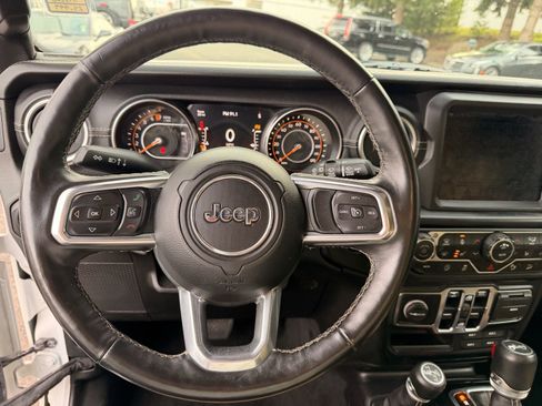 Used 2019 Jeep Wrangler Unlimited Sahara w/ Quick Order Package 24M Moab image 28