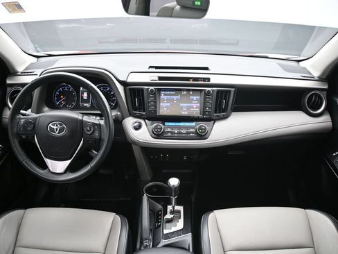 Used 2018 Toyota RAV4 Limited FWD image 12