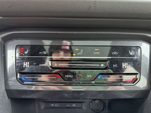 Used 2023 Volkswagen Tiguan SE R-Line image 17