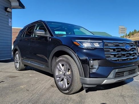 Used 2025 Ford Explorer Active w/ Active Comfort Package image 3