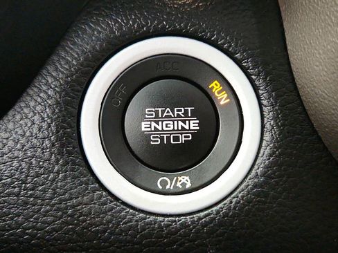 Used 2020 RAM 1500 Laramie AWD/4WD image 21