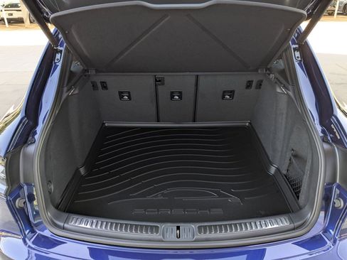 Certified 2026 Porsche Macan AWD/4WD image 23