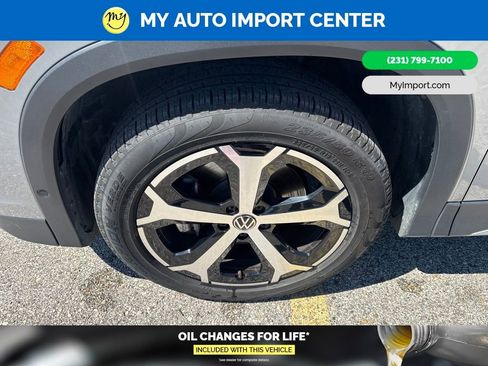Used 2025 Volkswagen Tiguan SE AWD/4WD image 9