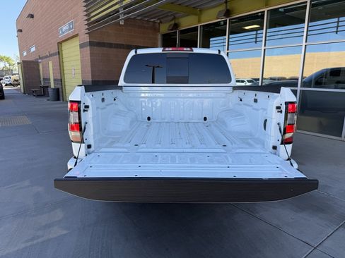Used 2025 Nissan Frontier PRO-4X AWD/4WD image 36